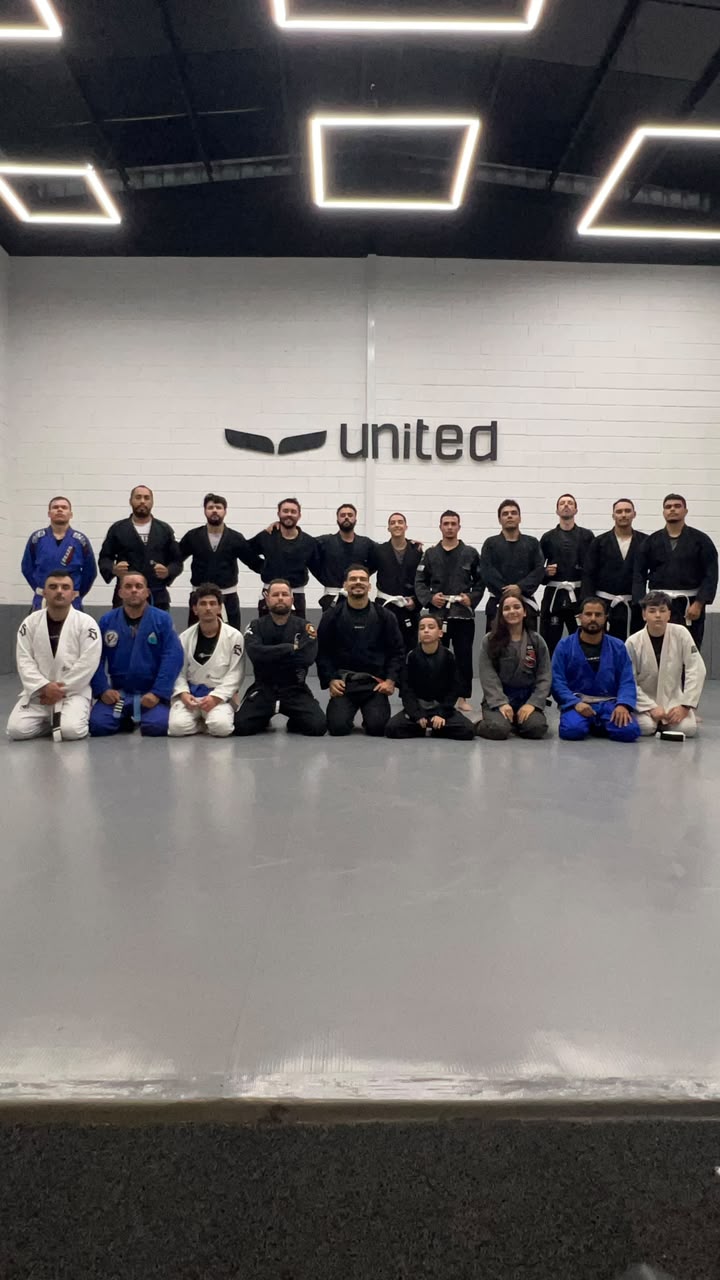 Equipe da United reunida no tatame